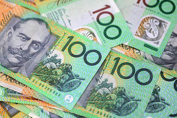 Australian Money - all 100 AUD notes - Halo Financial