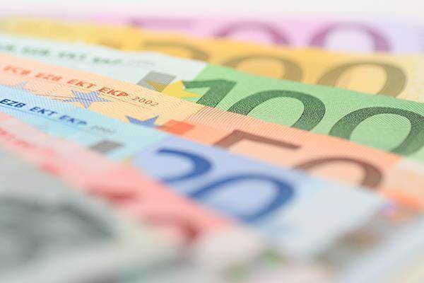 Euro notes laid out