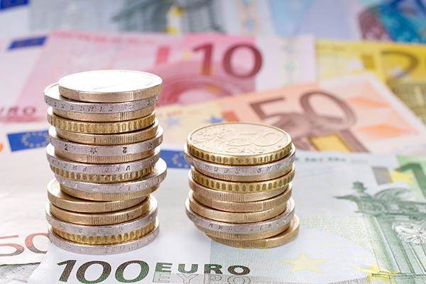Euros coins and notes - Halo Financial