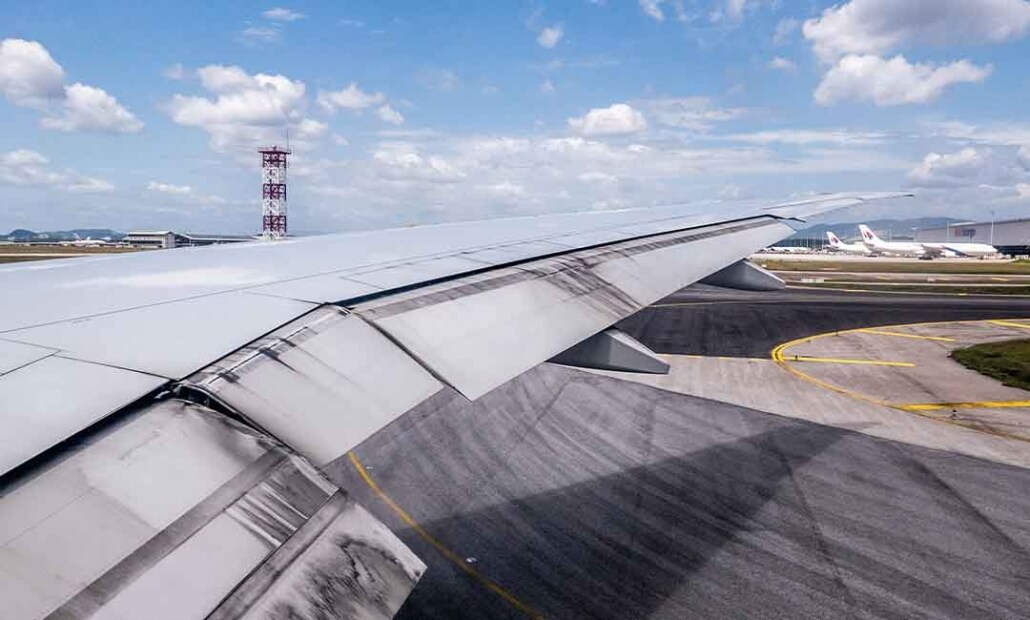 image of airplanes wing 