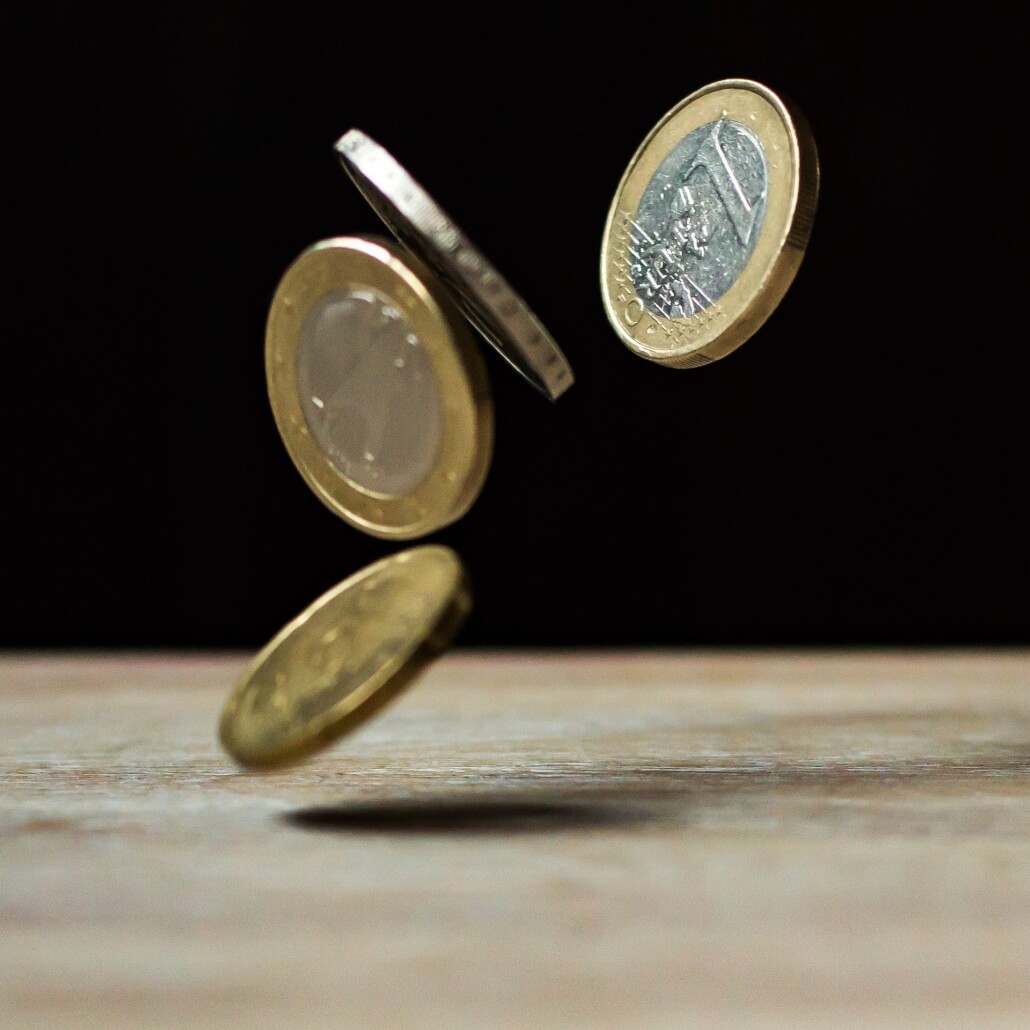 Euro set for weekly fall