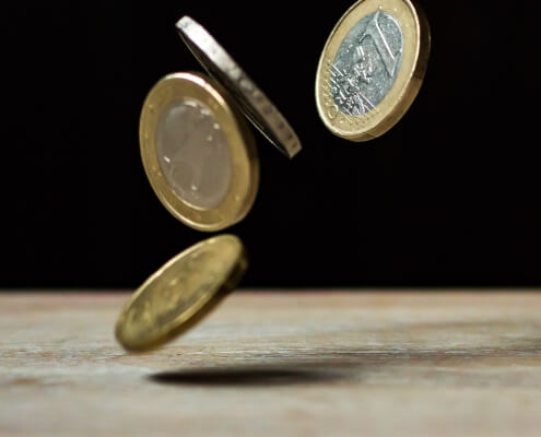 Euro set for weekly fall