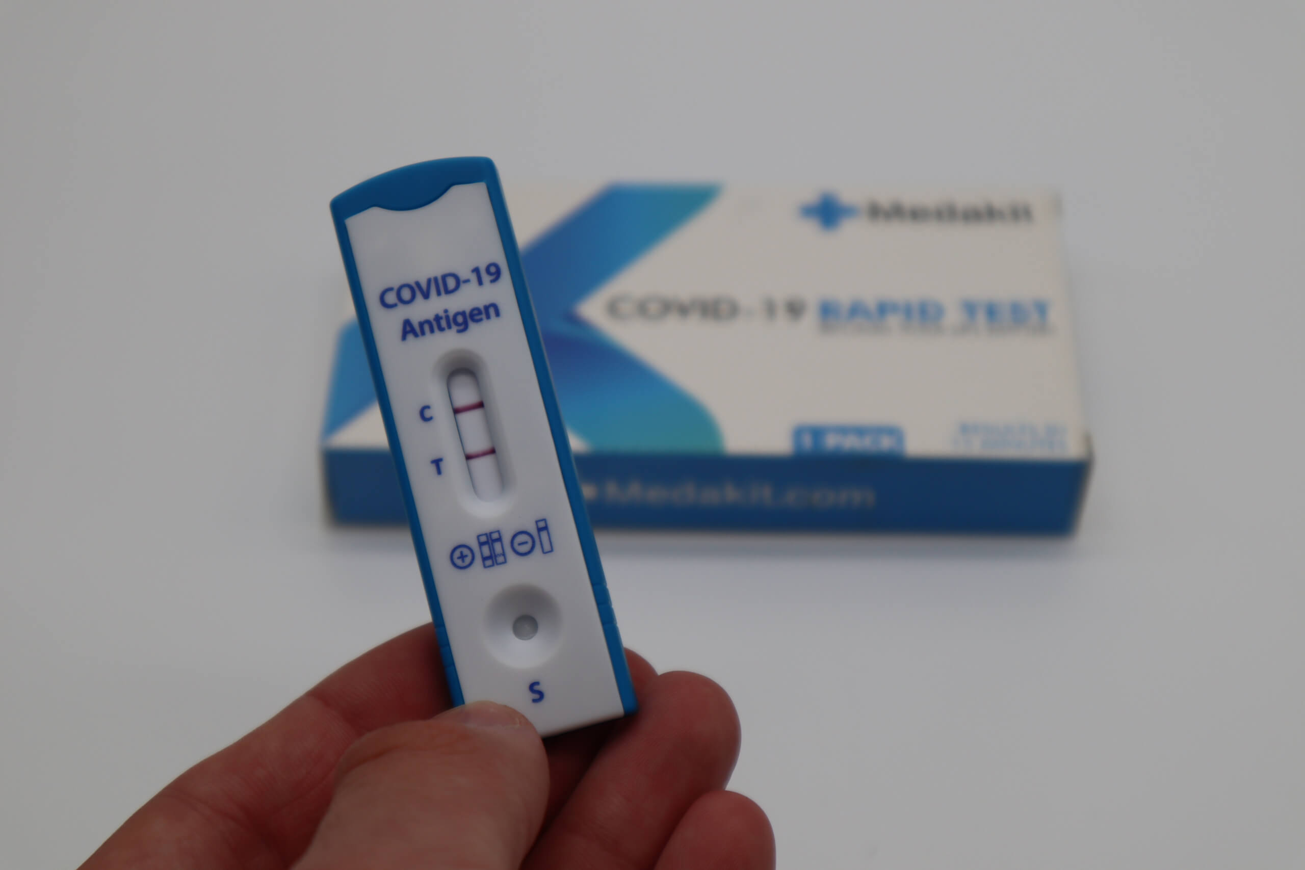UK mandate negative COVID test